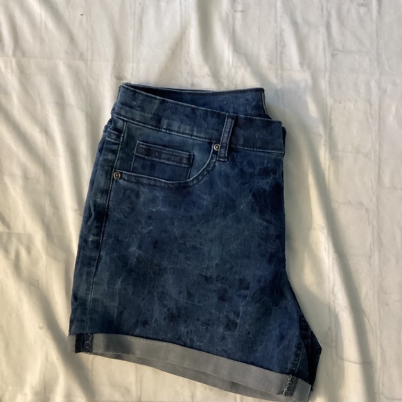 DENIM TIE DYE SHORTS  ( Size: 10) NWOT  ( Color: Dark  Blue/ Tie Dye) - Picture 3 of 6
